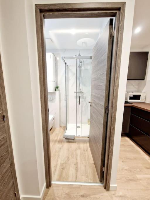 Moderne Neuf F2 Centre *